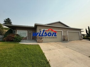 Building Photo - 7905 Skyline Way