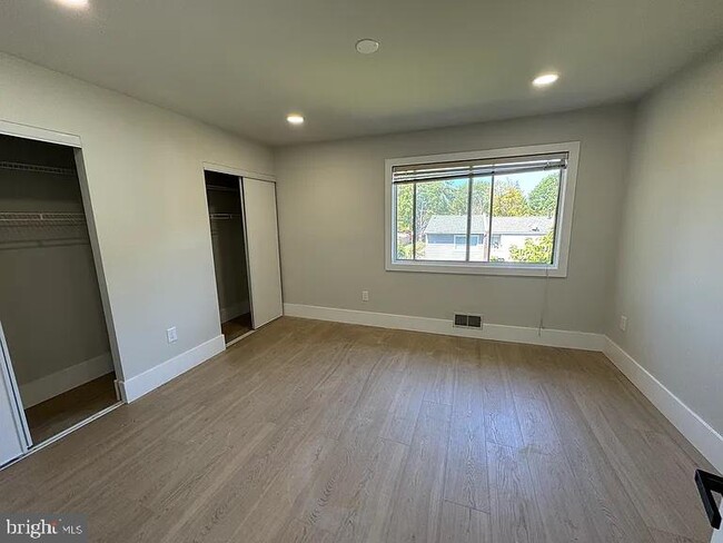 Building Photo - 2218 Jensen Pl