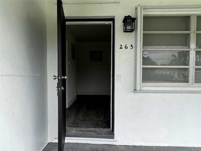 Building Photo - 265 NE 150th St