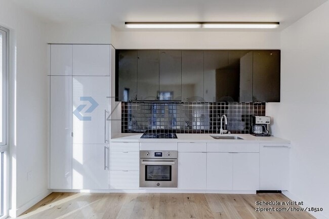Building Photo - Unit 211