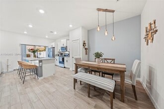 Building Photo - 818 SE 17th St