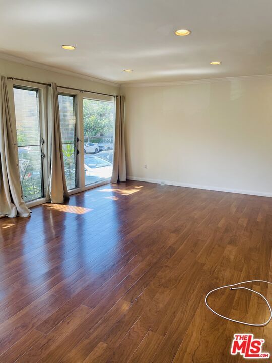 Foto del edificio - 11743 Mayfield Ave