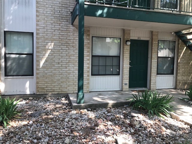 Building Photo - 1624 Aquarena Springs Dr