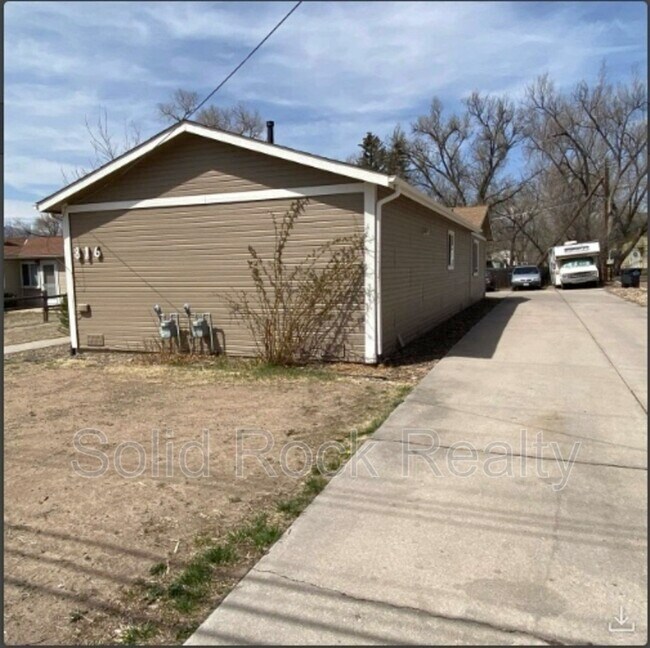 Building Photo - 816 Bennett Ave