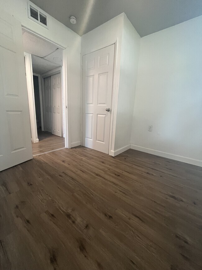 Foto del edificio - 715 St Barbara Ln