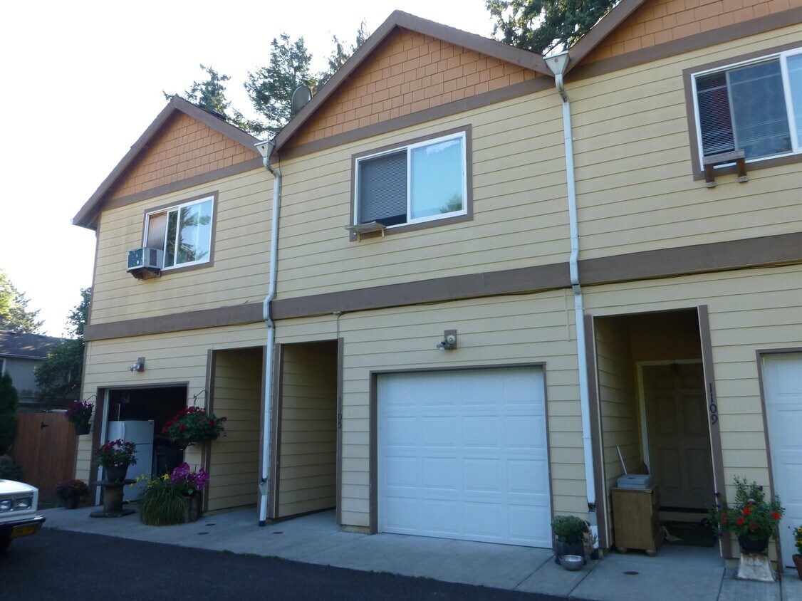 Foto principal - 1105 NE 106th Ave