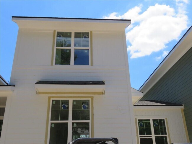 Building Photo - 349 W Rock St