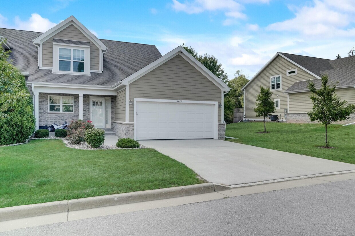 Primary Photo - 4025 Wyndham Pointe Cir