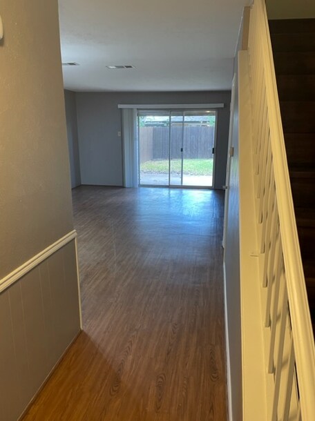 Building Photo - 1804 Camelot Cv