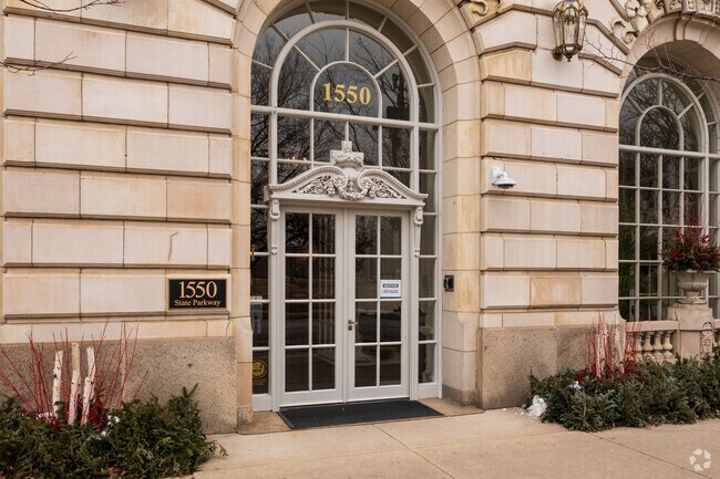 Entrance - 1550 N State
