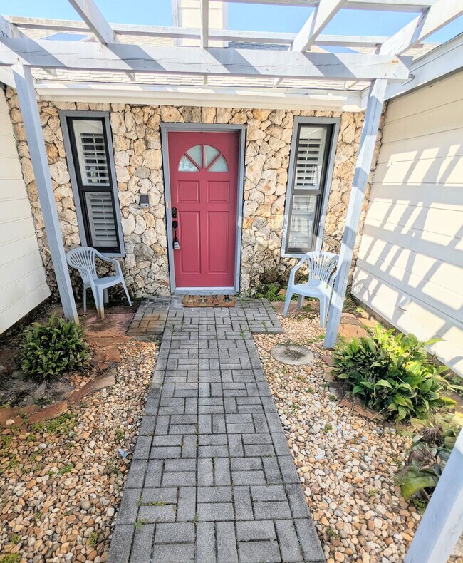 Building Photo - 945 Bramble Bush Cir W