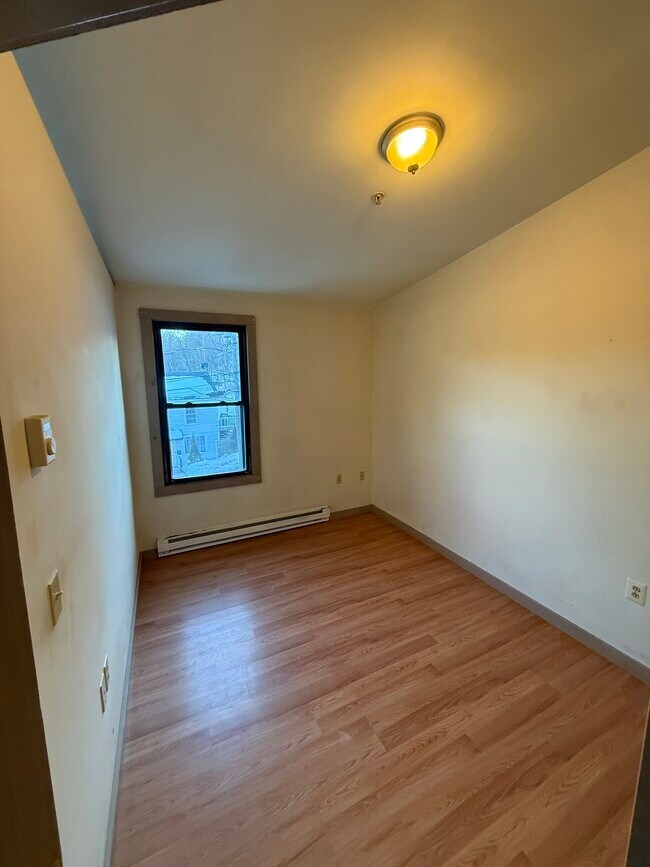 Foto del edificio - 279 N Main St