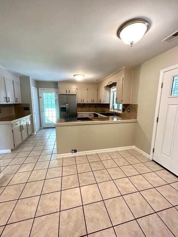 Foto del edificio - 7120 Providence Ln W