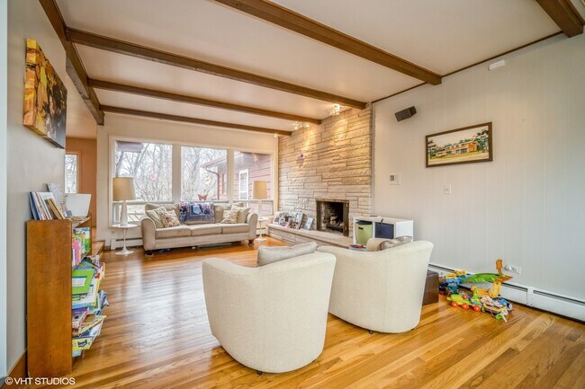 Foto del edificio - 1330 Woodland Ln