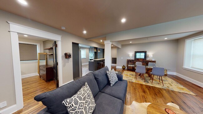 Foto del edificio - Fully Furnished 2 Bedroom Edgehill Gem- UTILITIES INCLUDED!