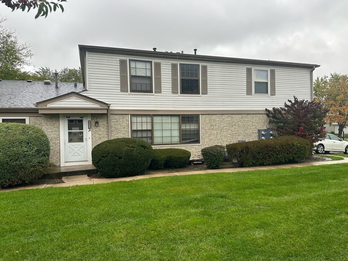 Primary Photo - 2178 N Oakbrook Cir