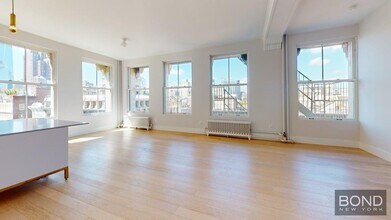 Building Photo - 452 Broome St