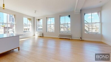 Building Photo - 452 Broome St