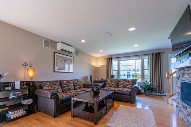 Building Photo - 12 Serenity Dr