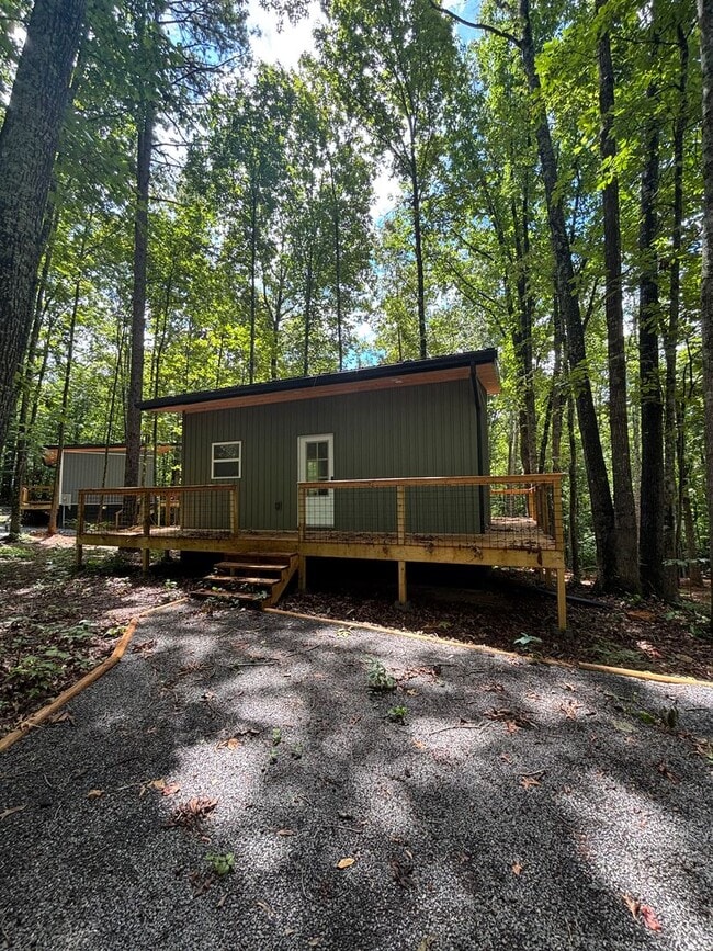 Building Photo - 8662 Lakeshore Dr