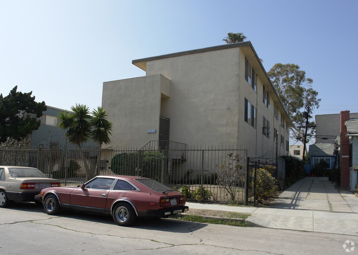 Building Photo - 5553 Romaine St
