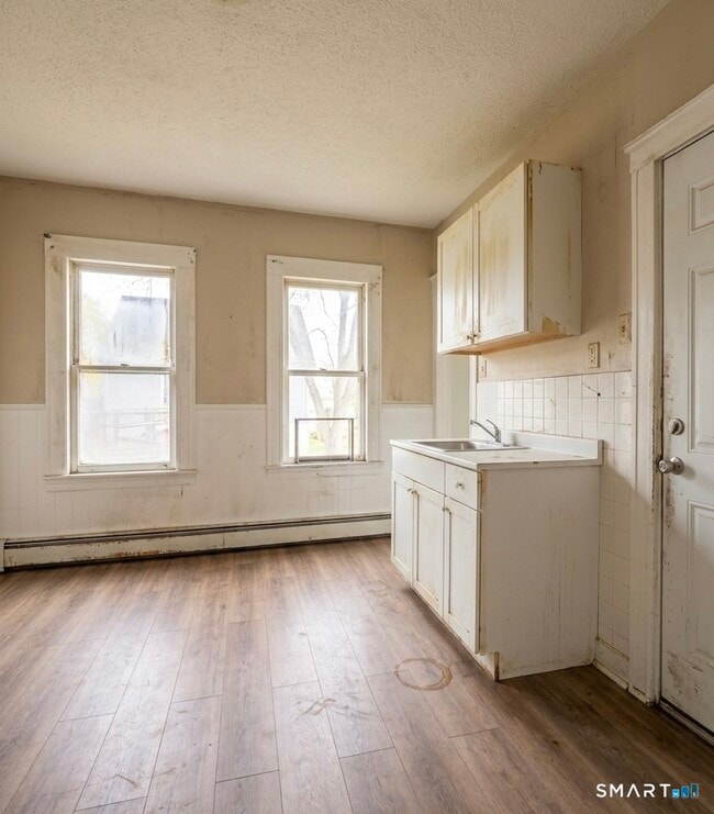 Building Photo - 341 Stanley St