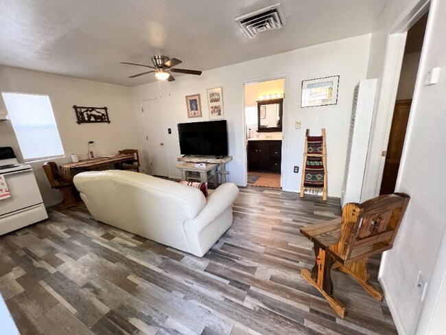 Foto del edificio - 5400 Marble Ave