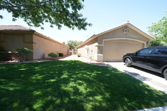 Foto del edificio - SHOWINGS AVAILABLE NOW