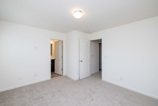 Foto del edificio - 3 Bedroom Townhome Main Street Mooresville