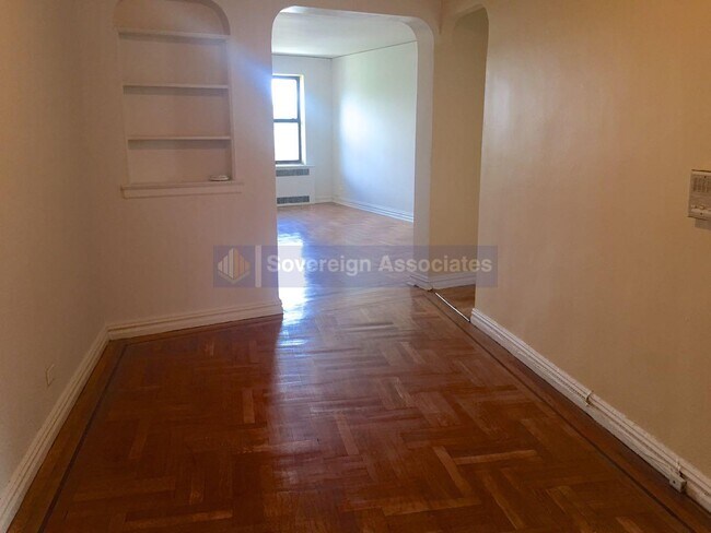 Foto del edificio - 560 West 218th Street
