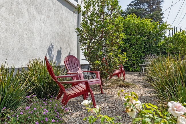 Hangout - 343 Warren Ln (B)