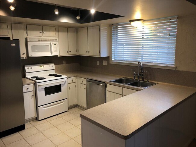 Building Photo - 21502 Cimarron Pkwy