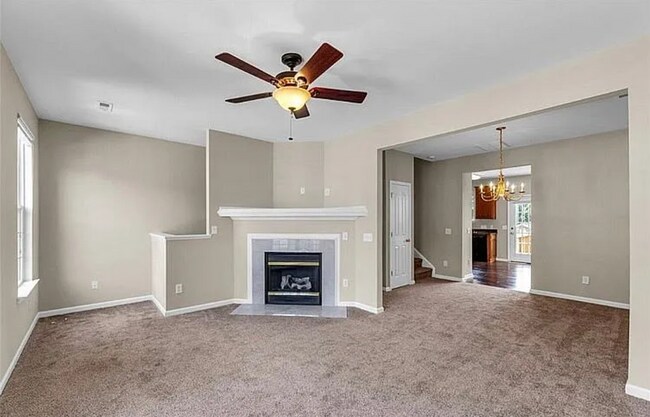 Foto del edificio - Beautiful 3 bedroom, 3 1/2 bathroom townhome in Tarrant Trace