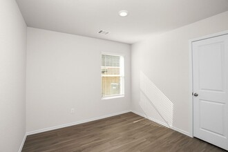 Building Photo - 3009 Paintbrush Dr