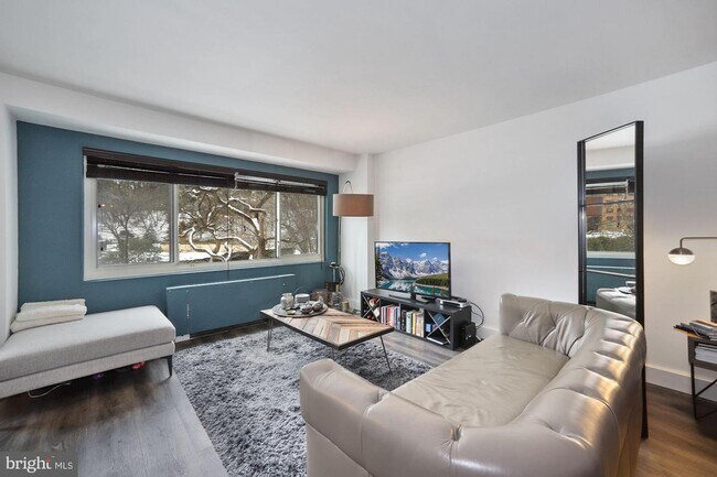 Foto del edificio - 4201 Cathedral Ave NW