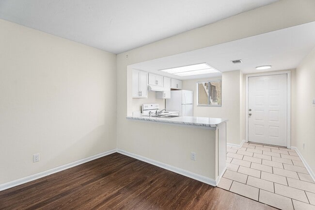 Foto del edificio - Move-In Ready 2 BR/ 2BA Condo on Southside...