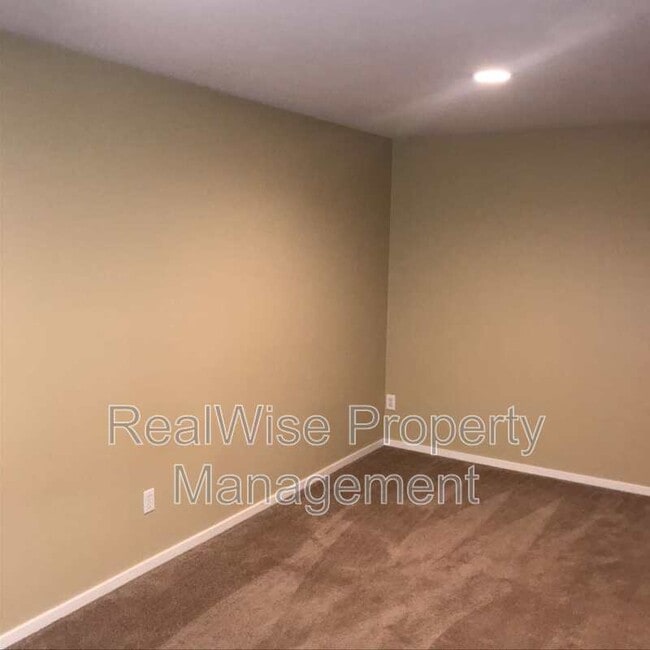 Building Photo - 432 NE Quimby Ave
