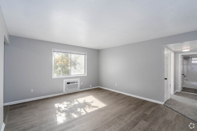 1,BR, 1 BA - 600SF - Living Area - Fulton Flats North