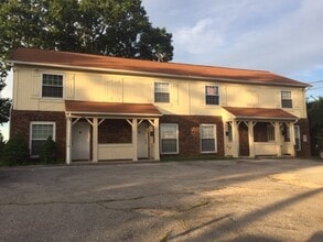 Building Photo - 121 Oakwood Rd