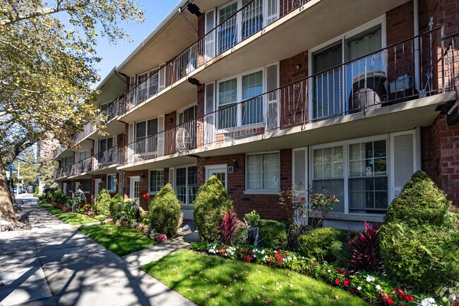 Building Photo - 9951 Shore Rd