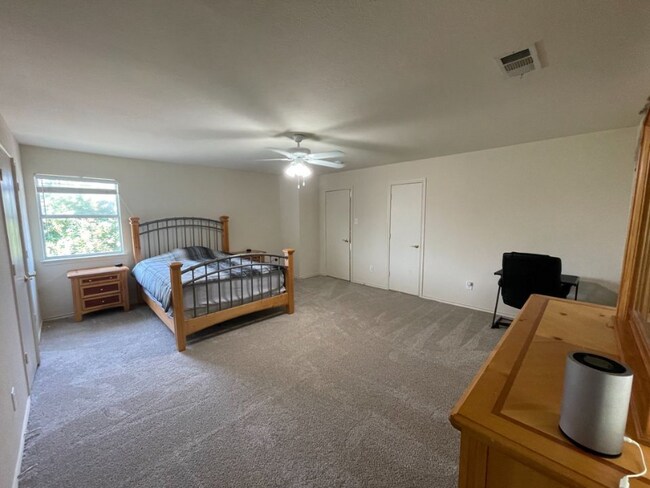 Building Photo - 508 Longshore Dr
