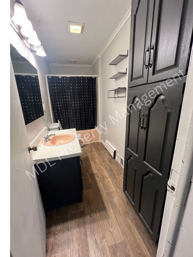 Foto del edificio - Spacious 5-Bedroom Home- This won't last l...