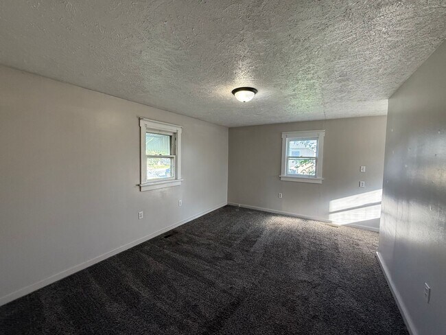 Foto del edificio - Larger 2 bedroom, 2 bathroom home! Pet Friendly!