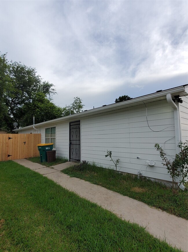 Foto del edificio - 5319 Cherie Crest Ct