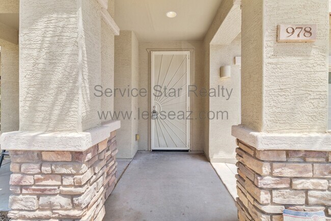 Building Photo - 978 E Corral St