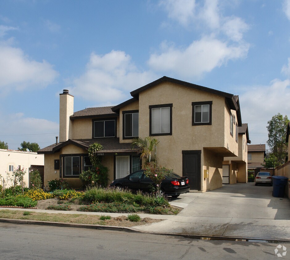 Foto principal - 14902 Van Buren St