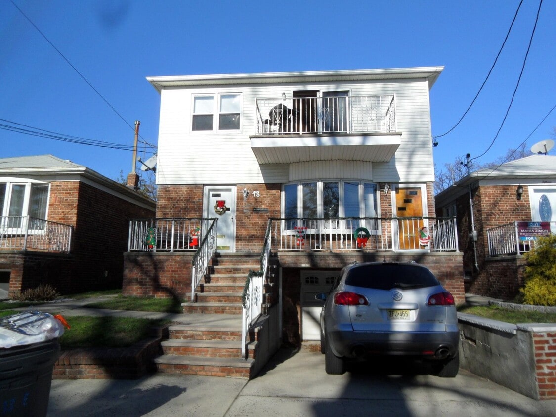13 E 1st St, Bayonne, NJ 07002 Condo for Rent in Bayonne, NJ