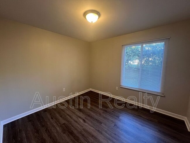 Building Photo - 1107 Mariedale Ct