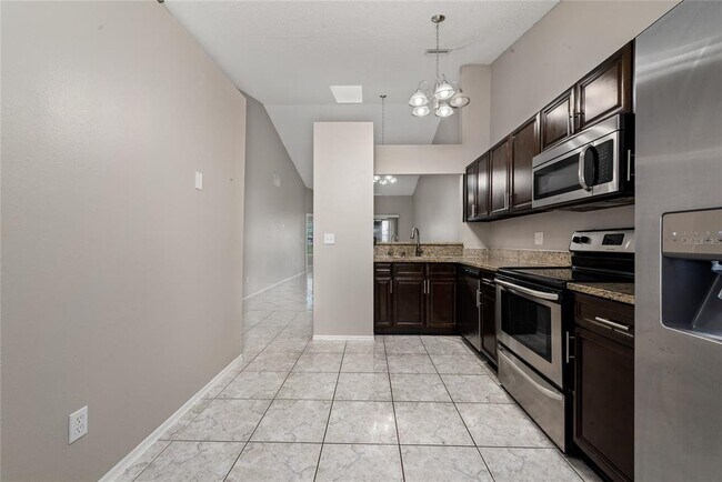 Foto del edificio - 140 Lakepointe Cir