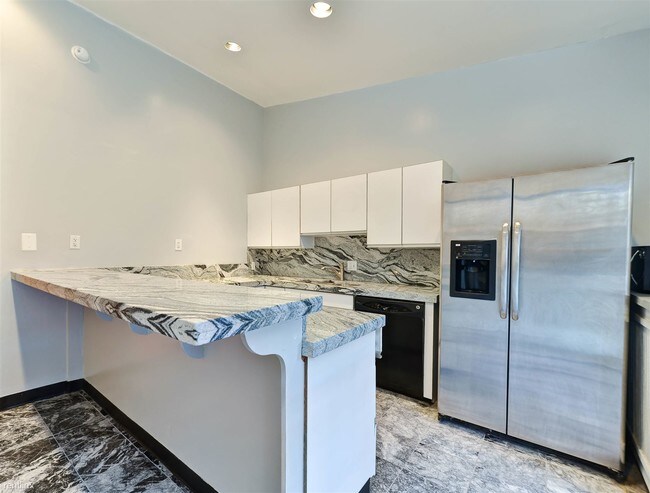 Building Photo - 2 br, 1 bath Apartment - 1824 13th St NW # 4M